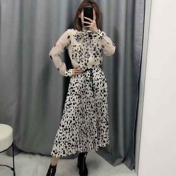 

two piece dress women sets clothing spring 2021 fashion shine through blouse bow collar shirt and pleated skirts modern lady 2 pieces, White