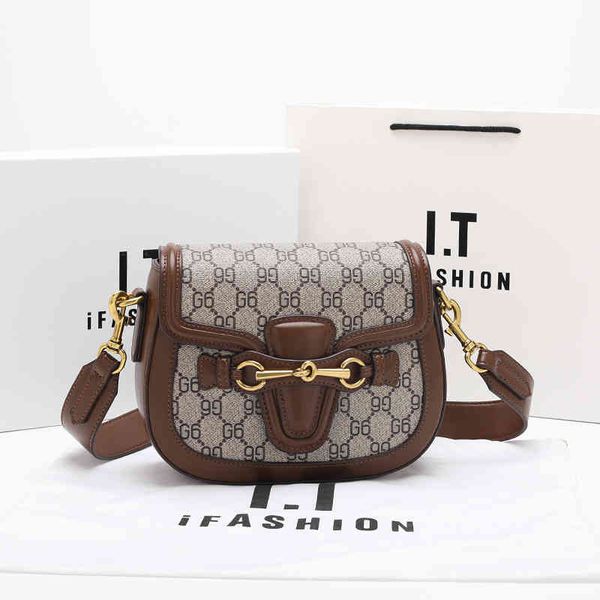

2022 latest luggage factory wholesale oval saddle bag women's leisure single shoulder checkered bags, Black;red