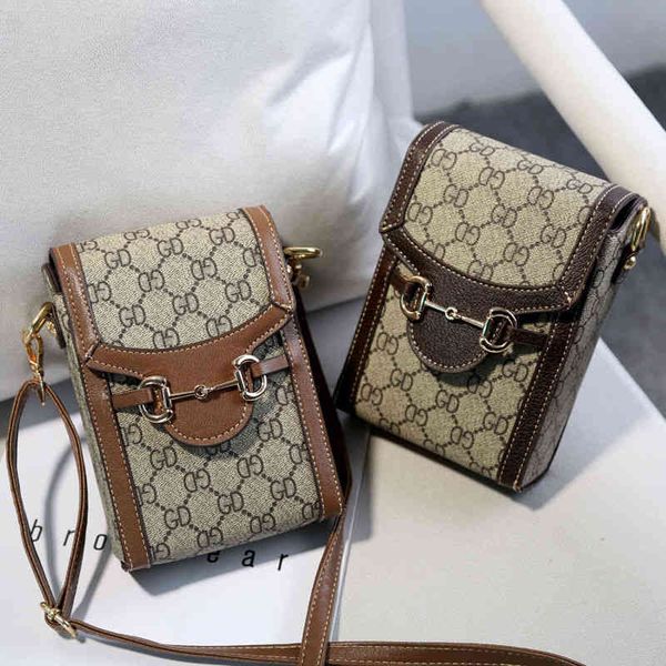 

2022 factory wholesale spring foreign style versatile women's mini mobile phone single shoulder messenger small retro change bag trend