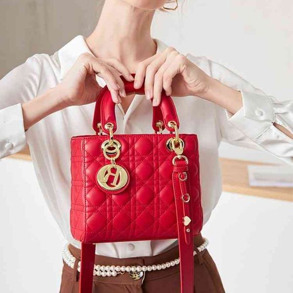 

classic diana bag 7122