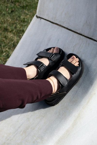 

sandals women's black mat
