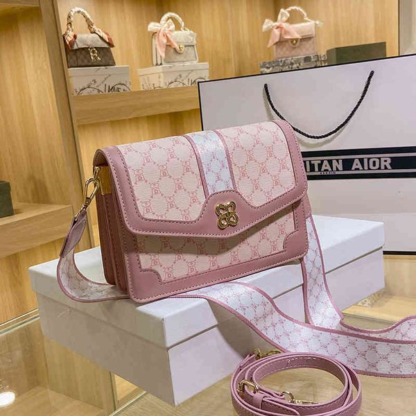 

2022 factory wholesale handbag women's summer printed letter one small square leisure simple wide shoulder belt