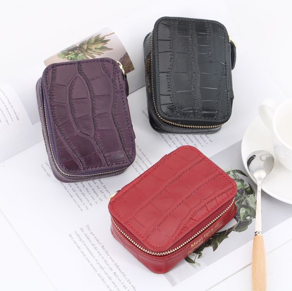 

2022 luxurys designer bags new ladies short solid color two-layer leather car stitching wallet crocodile pattern makeup lipstick, Red;black