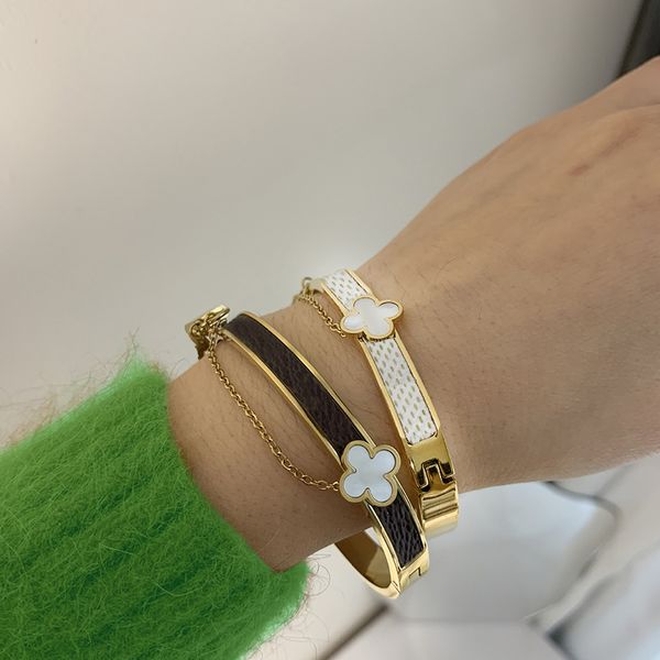 

classic designer bracelets for women flowers lock bracelet ladies bangle fashion street jewelry gift with box, Golden;silver