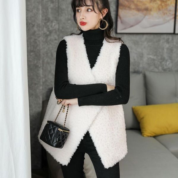 

women's fur & faux 2021 winter women's clothes fashion genuine lamb waistcoat female loose v-neck vest ladies warm sleeveless jacke, Black