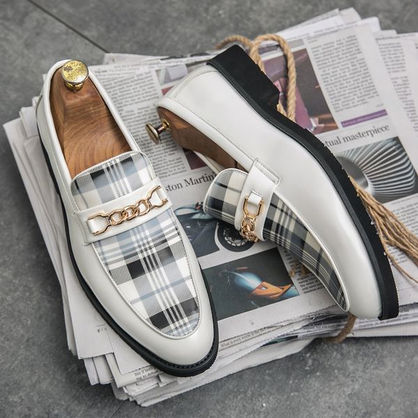 Sapatos de couro de luxo italiano para homens mocassins casuais homens sapatos deslizamento em estilo britânico listrado sapatos macios mocassins novo produto