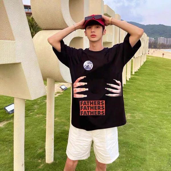 

brand travis scott same raf sims ghost hand earth beauty chaogao street casual couple short sleeve t-shirt for men, White;black