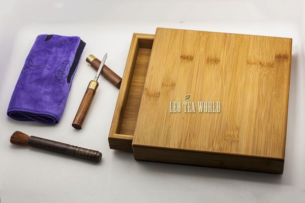 

bamboo 357g puer cake tea storage box + pu'er knife + brush + towel set