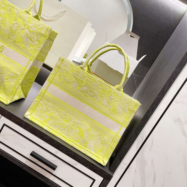 

2021 handbag shopping bag yellow fashion animal pattern casual all-match style high-end brand luxury large capacity