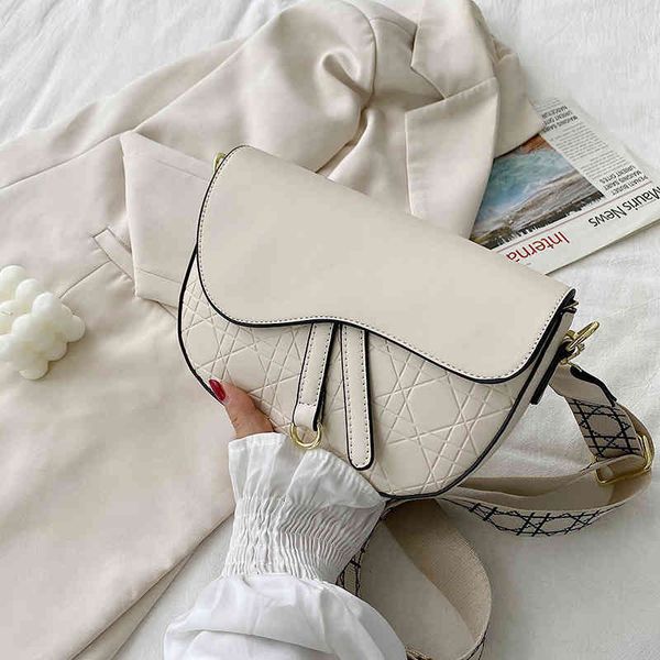 

2022 factory wholesale new female half round wide shoulder strap saddle bag korean fashion single shoulder messenger bag