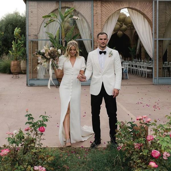 

generous v neck sheath bride wedding gowns with buttons short sleeves robe de marrige open back vestidos fiesta, White