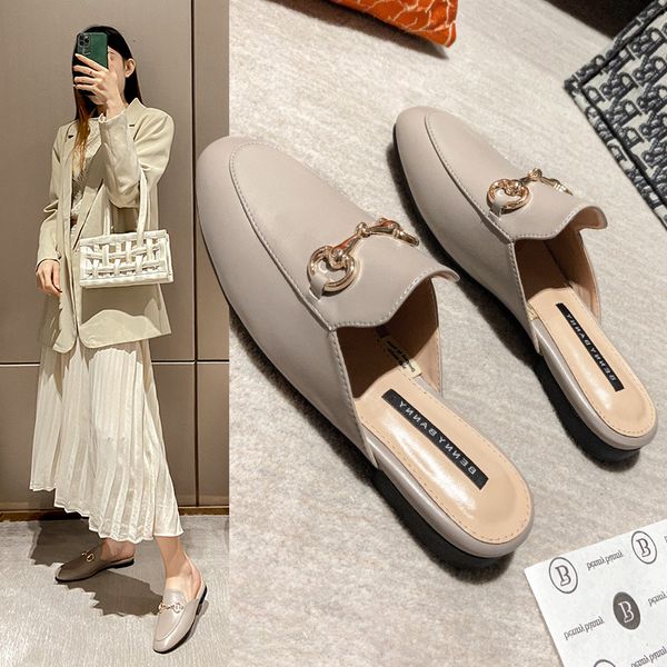 

2022 classic luxury new summer women slippers leather baotou lazy half sandals wear horsebit without heel flat shoe elling muller shoes, Black