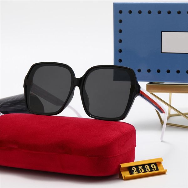 

2023 womens luxurys designers sunglasses men women eyeglasses outdoor shades pc frame fashion classic lady sun glasses mirrors with box, White;black