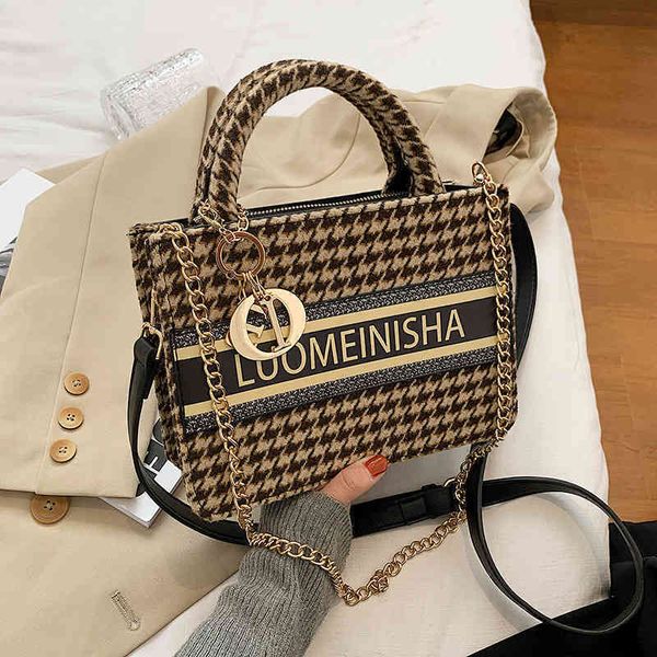 

2022 factory wholesale new women's bag autumn and winter style qianniaoge portable red lady chain
