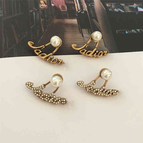 

design classic fan-shaped pearl earrings made of old brass material fashion simple, Golden;silver