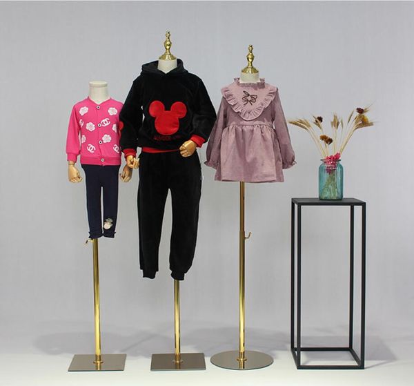 Kindermodell-Requisiten, kommerzielle Möbel, Jungen und Mädchen, halbe Länge, Kinderkleidung, Schaufenster-Ausstellungsrahmen, goldene Basis, Dummy-Bühne, kleine Modelle