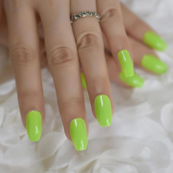 

false nails 24pcs pure green color midium coffin ballerina optional tip art wholesale full cover gels cute, Red;gold