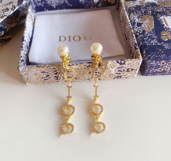 

aaa designer jewelry home 2021 new french gold letter inlaid with tassel pearl net red wind women's earrings f1v7, Golden