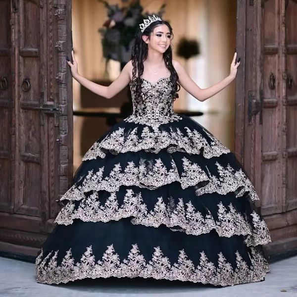 Abito Quinceanera in pizzo bianco nero 2022 Sweetheart Tiered Sweet 16 Dress vestidos de 15 Ball Gown Prom Gowns