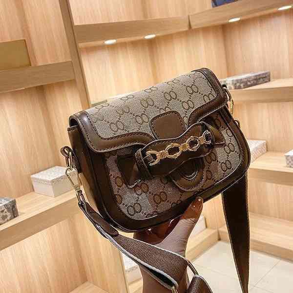 

2022 latest luggage factory wholesale summer color contrast stitching, style, sweet good quality women's single shoulder oblique span b, Black;red