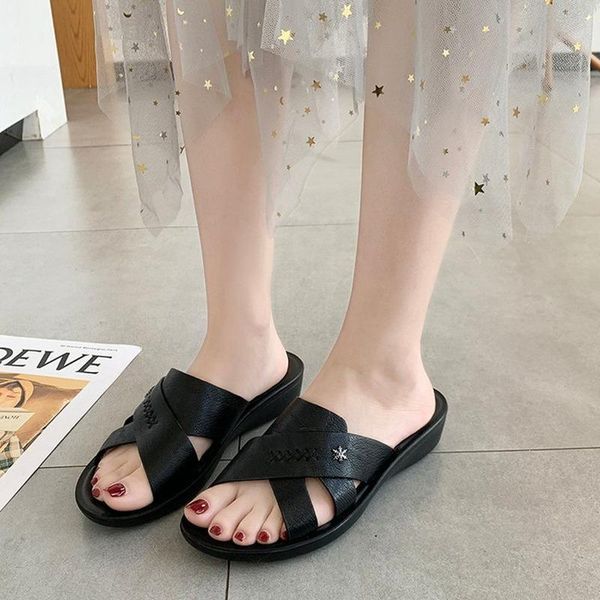 

slippers summer outdoor wear mother fashion middle-aged flat-bottomed elderly non-slip sandals soft-soled women's, Black
