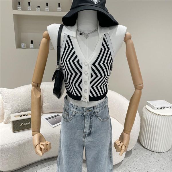 

women's spring summer 2021 niche design fashion open collarbone neck woolen vest contrast water ripple knitted tanks & camis, White