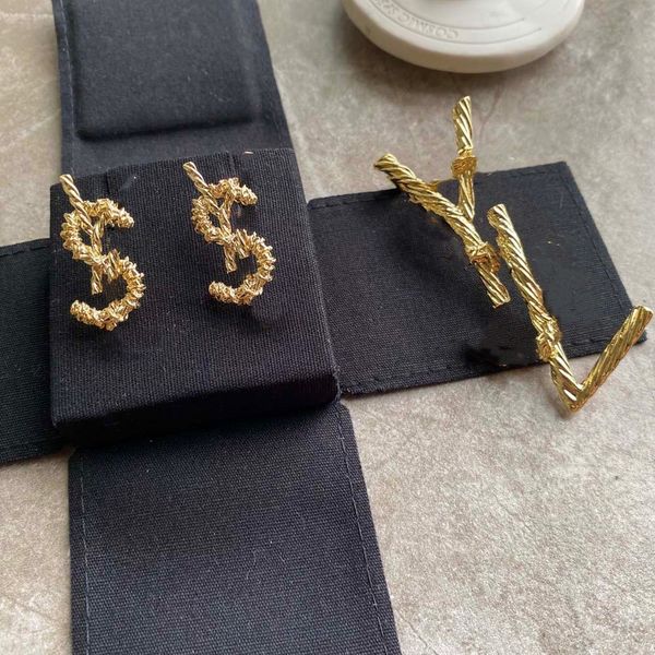 

2022 european letter brooch earrings set temperament all-match blazer sweater accessories fast delivery, Gray