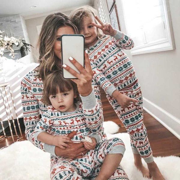 Noel Giyim Seti Çocuk Giyim Noel Aile Ebeveyn-Çocuk Suit Baskı Ev ​​Hizmeti Pamuk Yumuşak İki Parçalı Pijama H1014