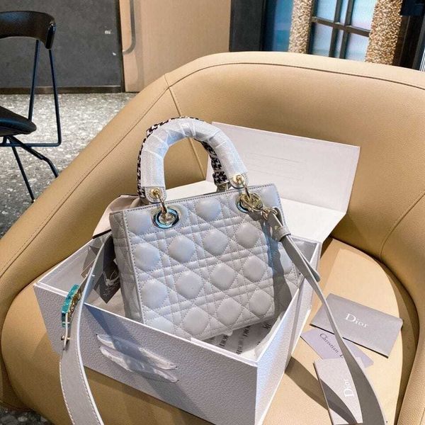 

di 2021 casual and fashionable h-held bag with small fragrance lingge princess zly