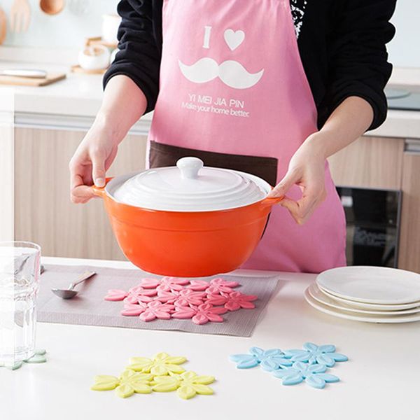 

mats & pads petal shape heat-resistant pad kitchen non-slip silicone table mat tool cup bowl spoon soup pot heat