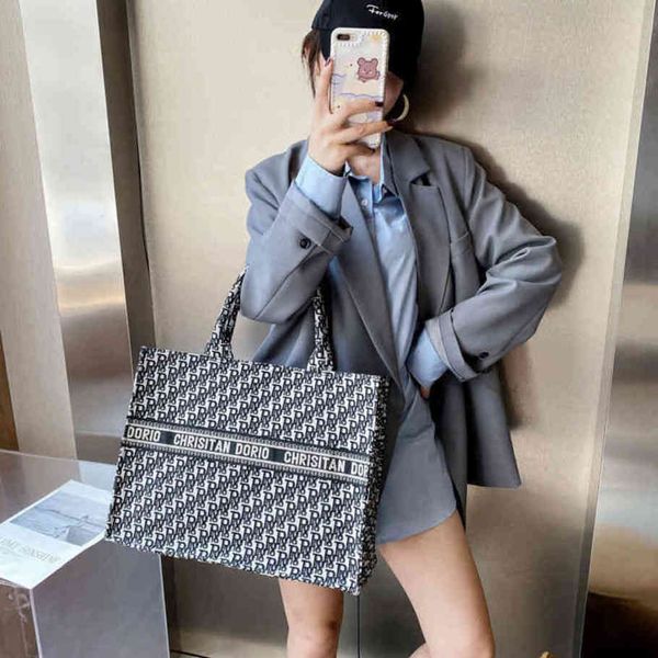 

80% off shop clearance new net red same embroidery canvas bag