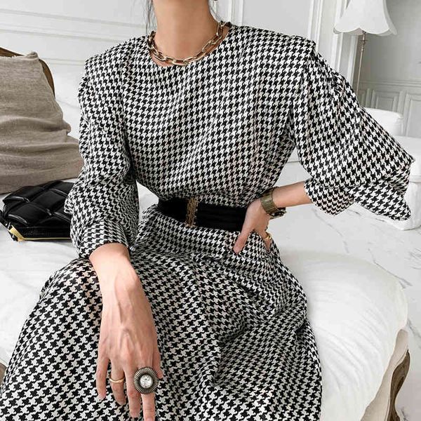 Coreano elegante retro o pescoço costura lanterna vestido de manga para mulheres preto e branco houndstooth longo dresswith cinto mulheres 210514