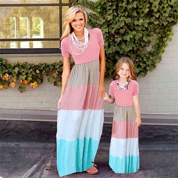 Sommer Mama und ich Familie Passende Mutter Tochter Kleider Kleidung Gestreiftes Mutterkleid Kinder Kind Outfits Mama Schwester Baby Mädchen 210724