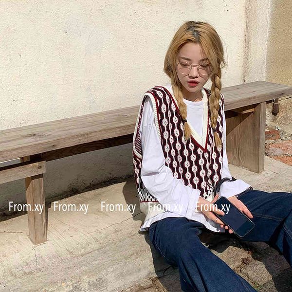 

vintage patchwork floral print elegant streetwear for ladies v-neck arygle knitted twist vests all-match fall waistcoats 2021, Black;white