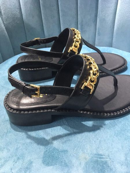 

2021 women luxury designer slides 2021 summer leather low heel sandals clip toe fairy style female thick chain herringbone beach roman shoes, Black