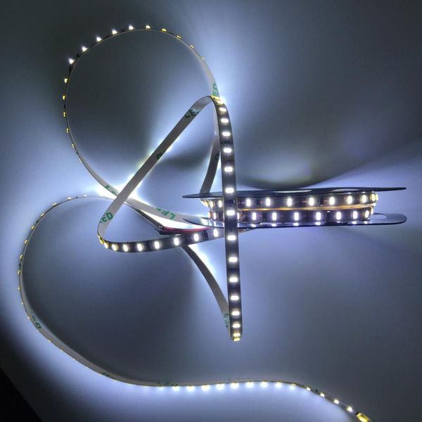 

black pcb 5mm width high brightness led strip 12v 120 leds/m white strips