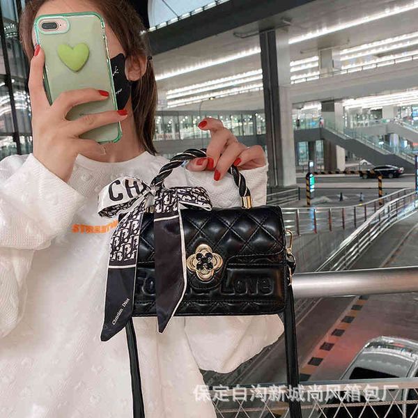 

2022 factory outlet super soft face rhombic lattice embroidered thread small women's bag autumn fashion silk scarf portable single shou