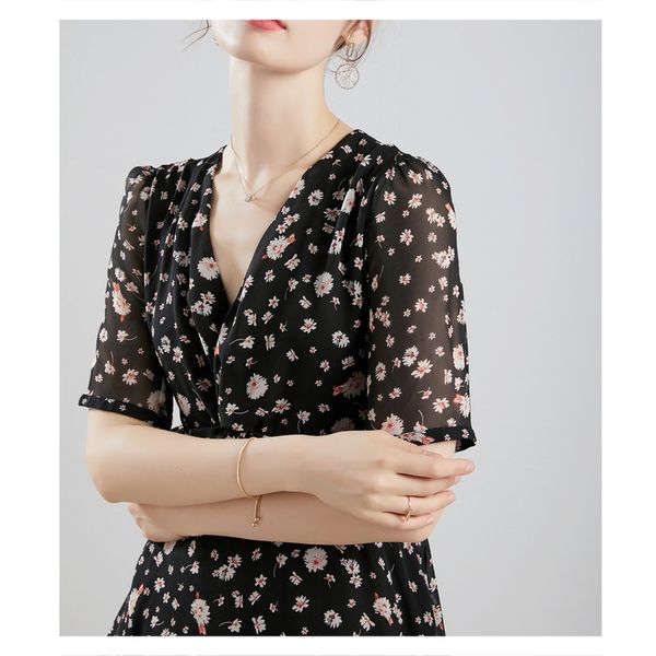 

dress little daisy print female mulberry silk shredded flower v collar waist thin temperament a word skirt 2021 model, Black;gray