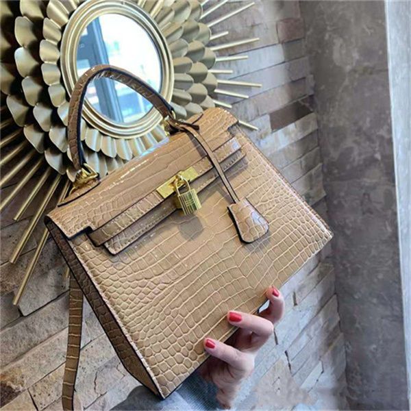 

2021 crocodile pattern handbag designer ladies handbags bag purses high-end fashion eight colors to choose from all sizes of bags 25 cm good