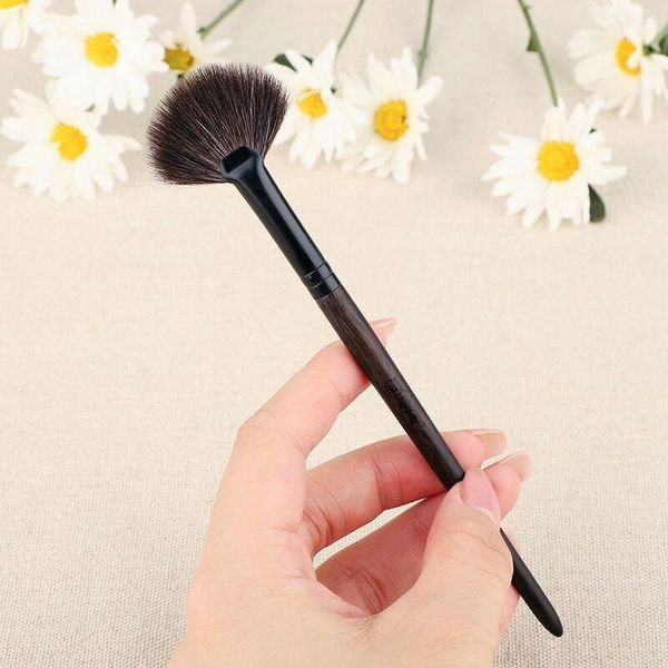 

meow little seven animal hair fan-shaped high gloss brush cangzhou makeup now brightening soft repairing1