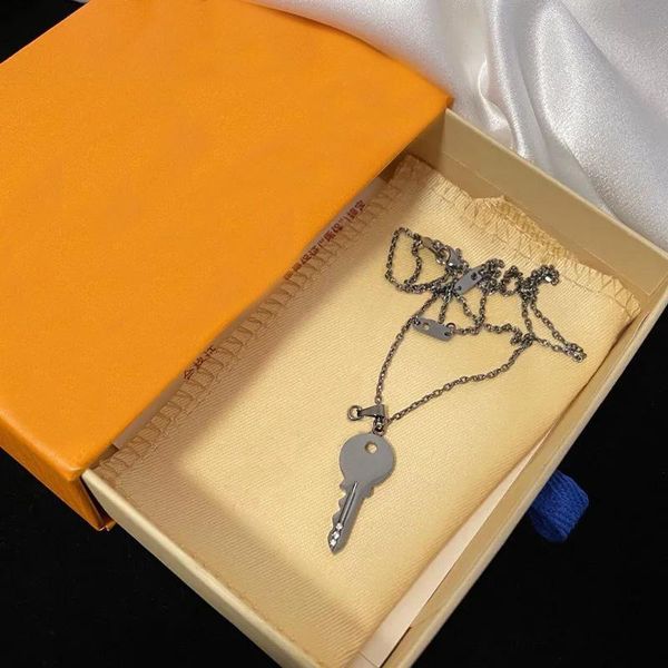 

pendant necklaces selling european and american key necklace fashion men women cavicle couple gfts, Silver
