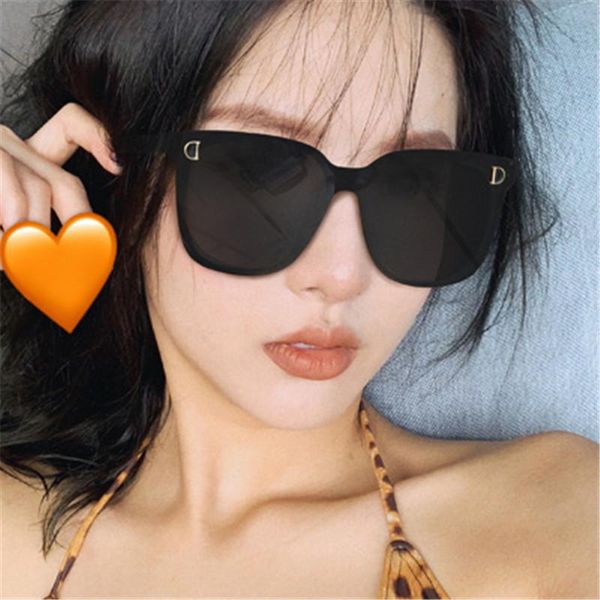 

black frame sunglasses men's and women's, White;black