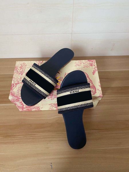 

2021 new slippers classic designer ladies fashion sandals breathable lightweight casual and comfortable flying shuttle printed with box, Black