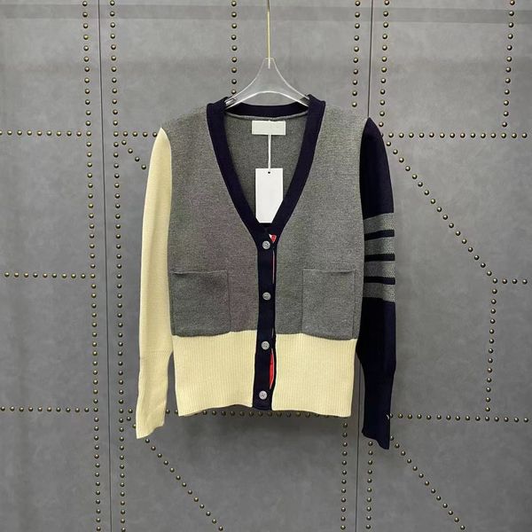 

70% off + b2021 autumn new college style leisure and comfortable loose v-neck temperament simple knitted cardigan w1my, White;black