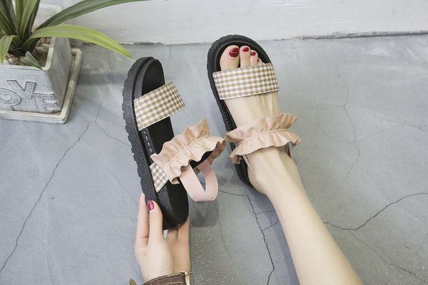 Sandalen 2021 Frauen Wohnungen Sohlen Fee Wind Koreanische Muffin Unten Frau Keil Schuhe Student Plattform Römische Schuhe