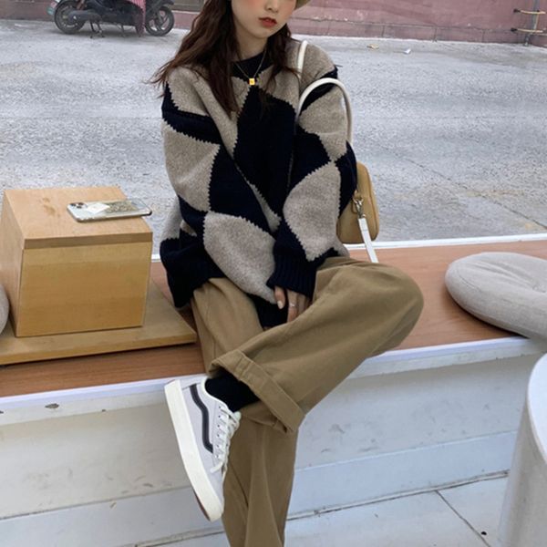 

in autumn, it looks tll nd cool with smll girl. wer lingge sweter stright pnts set. two piece set, White