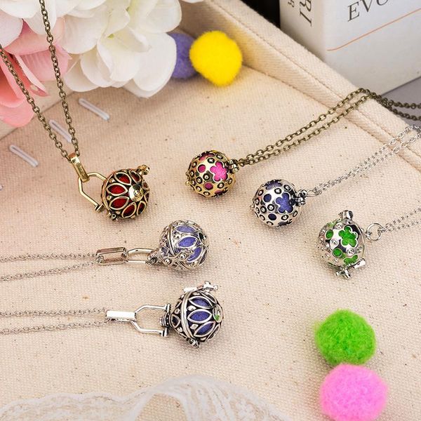 

Chains Women Antique Diffuser Pendant Necklace Elegant Neck Chain Costume Jewelry Charming Perfume Aroma, Silver