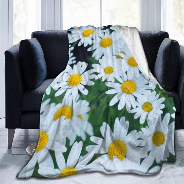 

White Daisy in Full Bloom Lightweight Flannel Blanket Bedding Throw to The Sofa, Travel, Warm and Comfortable