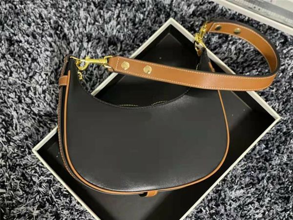 Designer aggiornato AVA Strap One Shoulder Bags Crescent Shape Women Fashion Baguette Cinturino regolabile Cuciture in pelle bicolore