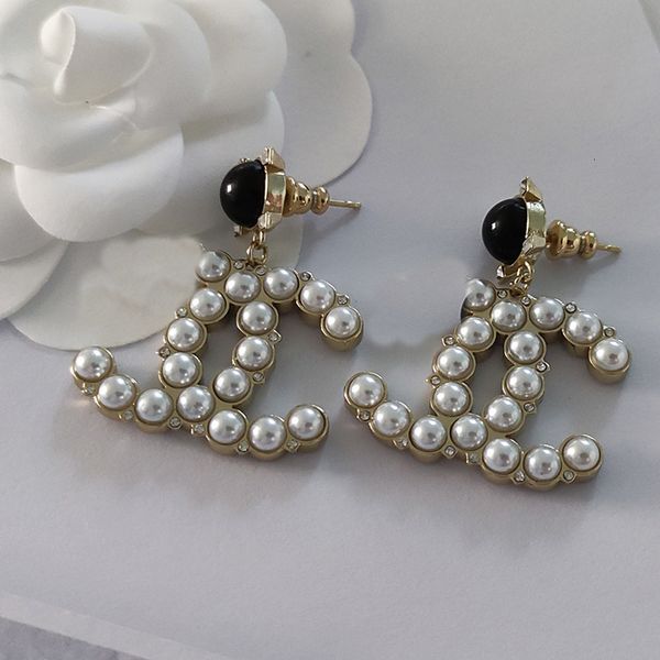 

2021 designers women's earringsdouble c original standard 2021 new pearl black light luxury small xiangfeng, Golden